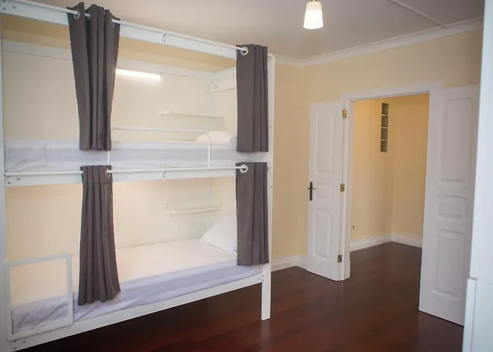 Bruma Hostel Πόντα Ντελγκάντα