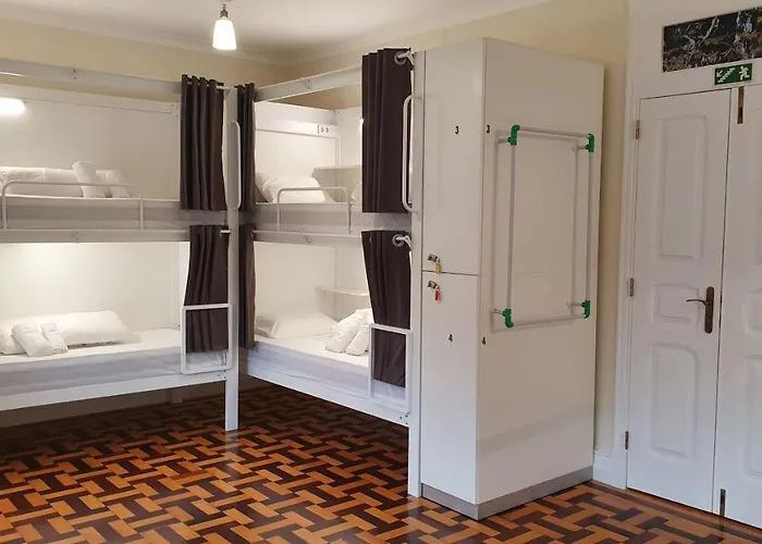 Bruma Hostel Πόντα Ντελγκάντα